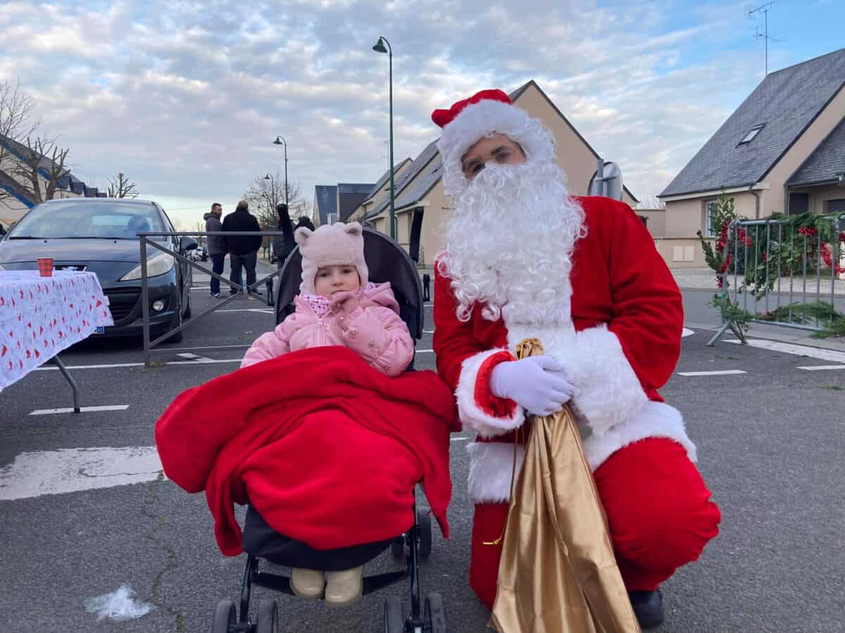 Prestations Père Noël (Prise de photos, distributions cadeaux et chocolats, déambulation)
