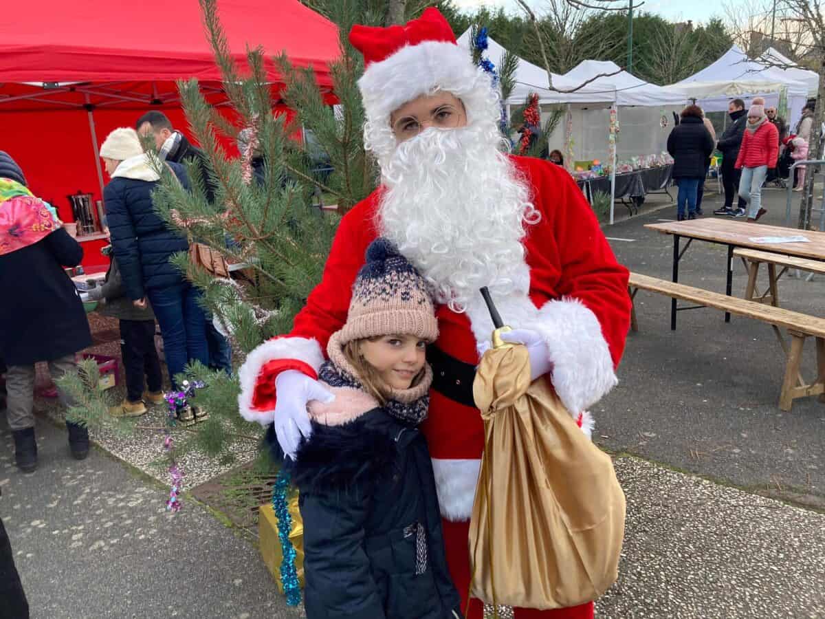 Prestations Père Noël (Prise de photos, distributions cadeaux et chocolats, déambulation)