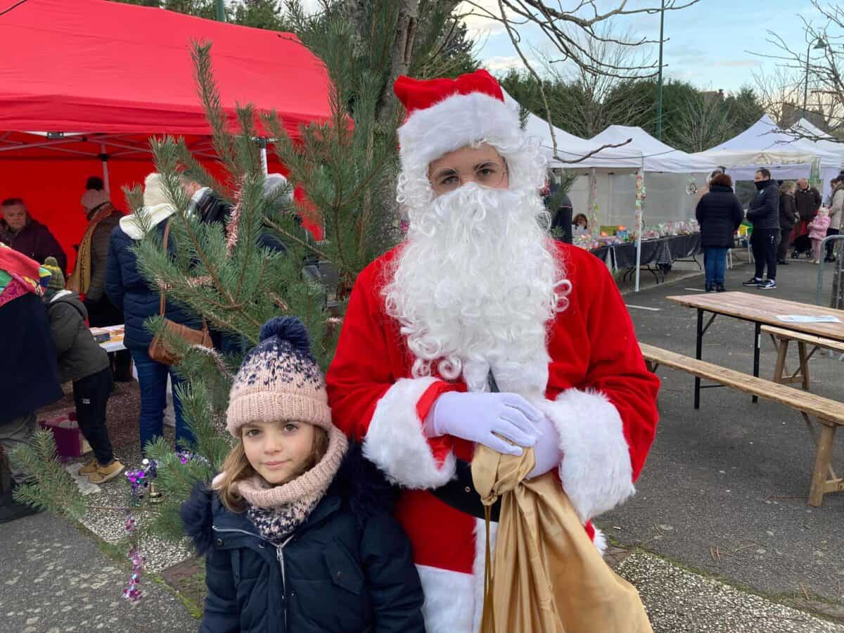 Prestations Père Noël (Prise de photos, distributions cadeaux et chocolats, déambulation)