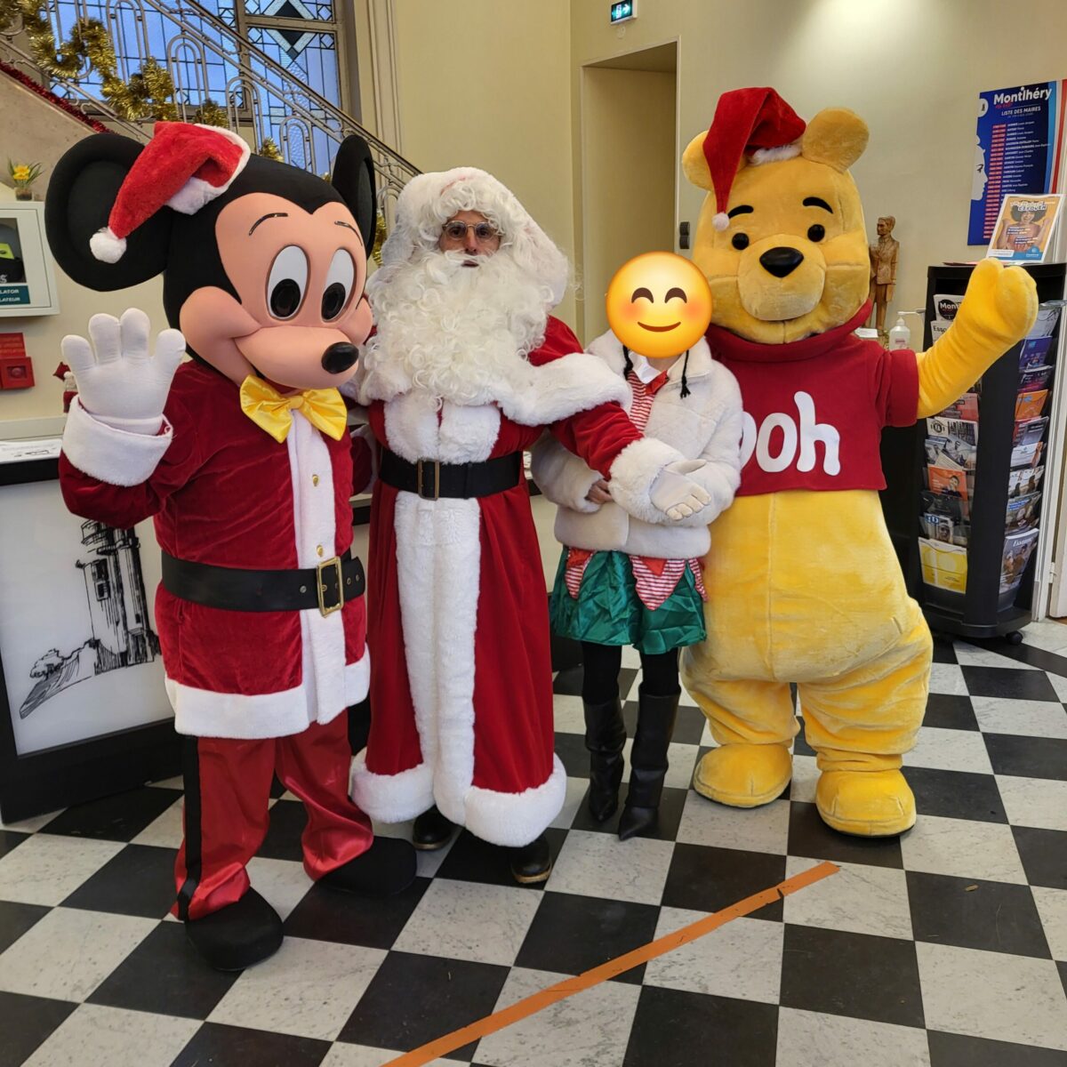 Prestation de Père Noël avec trône majestueux pour des photos inoubliables