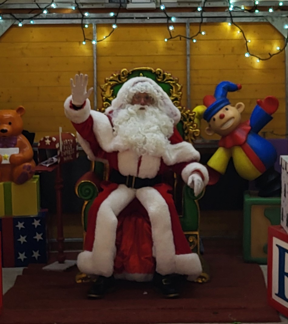 Prestation de Père Noël avec trône majestueux pour des photos inoubliables