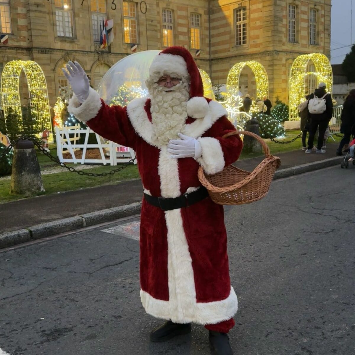Ohohoh visite du père noel avec distribution de cadeaux et bonbons