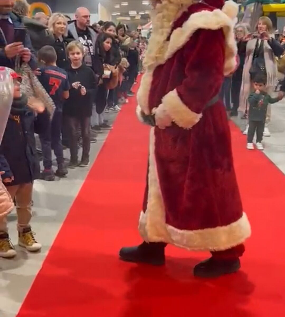 Ohohoh visite du père noel avec distribution de cadeaux et bonbons