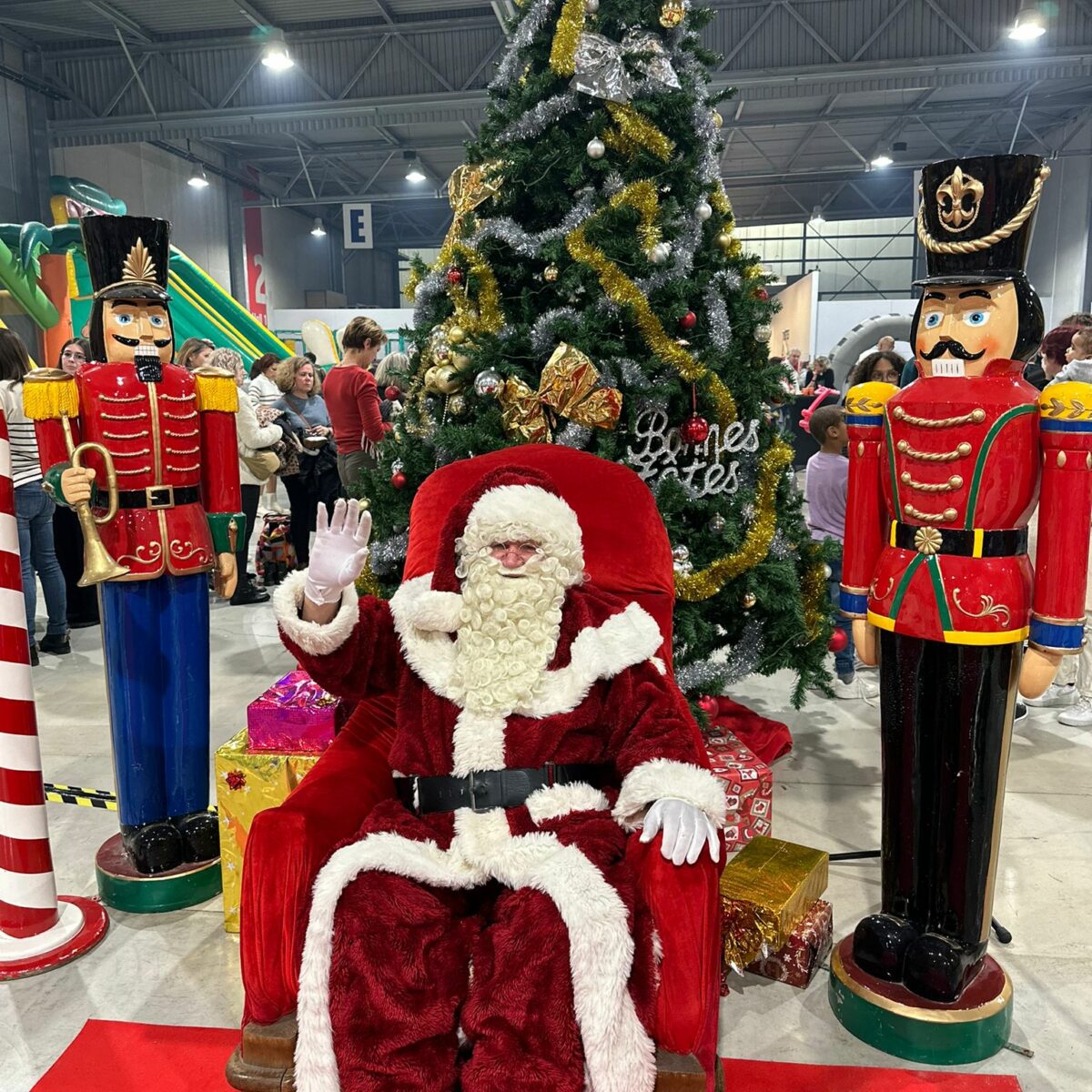 Ohohoh visite du père noel avec distribution de cadeaux et bonbons