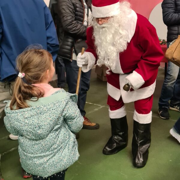 Visite du Père Noël, distribution cadeaux, photos