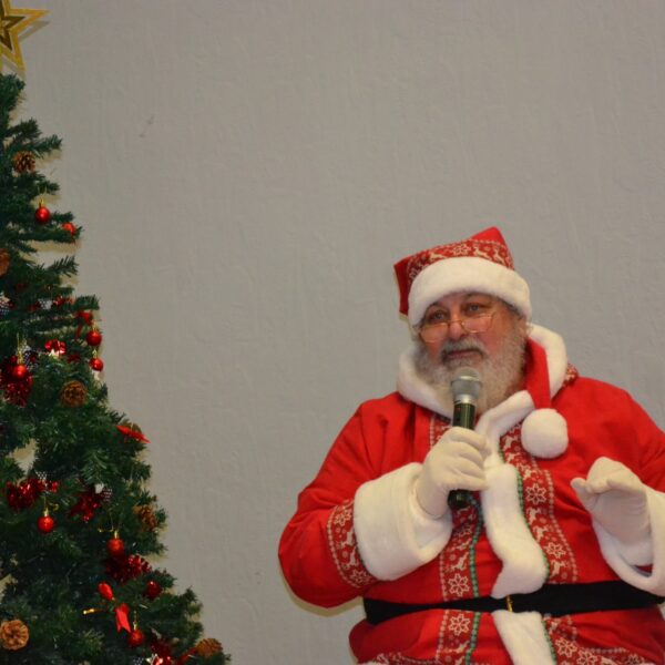 LE PERE NOEL A DOMICILE depuis 25 ans dans les Ecoles, C.E ,Associations, Marchés de Noel, Commerces.......