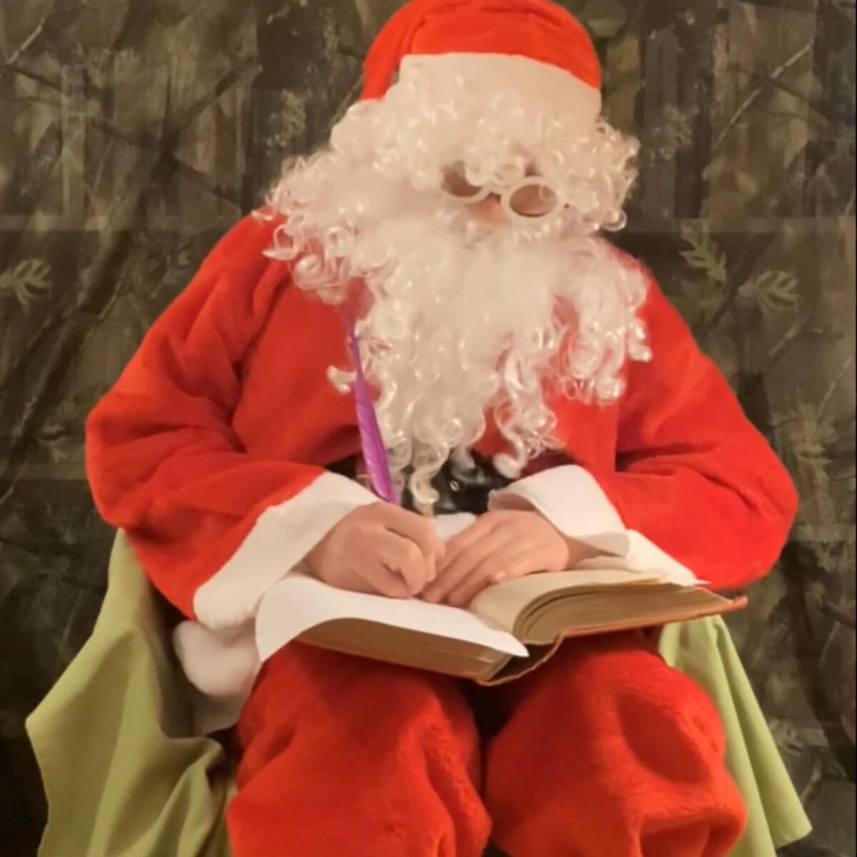 Père Noël pour tous vos évènements de fin d’année, professionnels ou particuliers. Plongez (ou replongez) dans la magie de Noël !