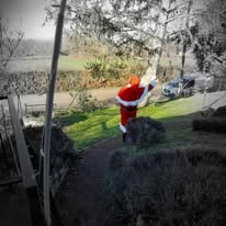 visite père noël seul ou avec sont traineau .