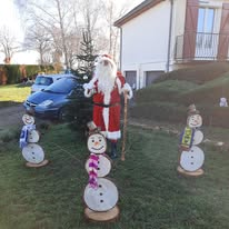 visite père noël seul ou avec sont traineau .